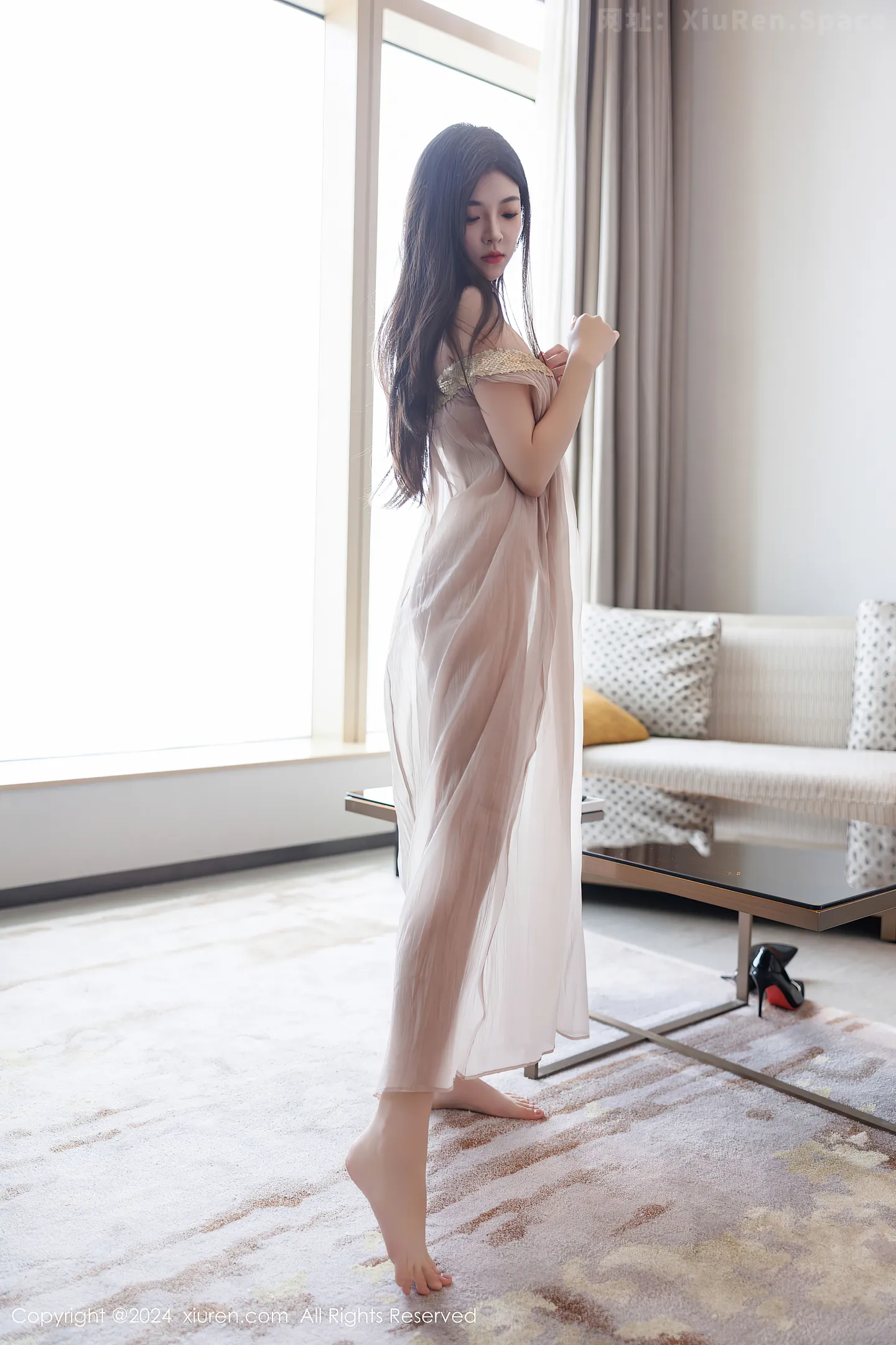 图片[3]-[XiuRen秀人网] VOL.9426 模特初梦瑶私房性感浅色薄透连衣裙配凉高跟秀翘臀美腿诱惑写真102P-秀人网官方网站